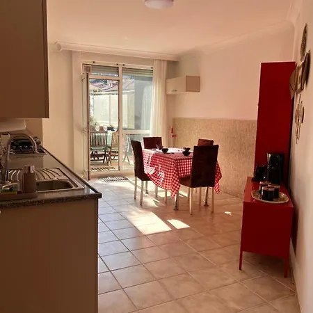 Secure, Spacious, And Eclectic 1 To 3 Bedroom W Pool, Garden, Private Parking, Tennis Basketball Football Courts And Concierge Close To Istinye Park, Turkish Tennis Federation, And Acibadem Maslak Διαμέρισμα Κωνσταντινούπολη