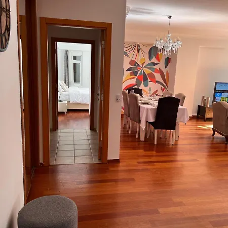 Διαμέρισμα Secure, Spacious, And Eclectic 1 To 3 Bedroom W Pool, Garden, Private Parking, Tennis Basketball Football Courts And Concierge Close To Istinye Park, Turkish Tennis Federation, And Acibadem Maslak *