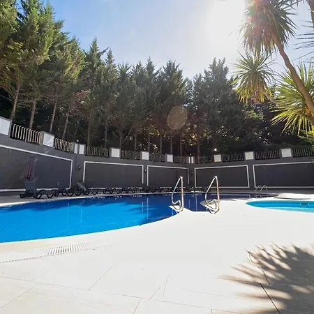 Διαμέρισμα Secure, Spacious, And Eclectic 1 To 3 Bedroom W Pool, Garden, Private Parking, Tennis Basketball Football Courts And Concierge Close To Istinye Park, Turkish Tennis Federation, And Acibadem Maslak Κωνσταντινούπολη