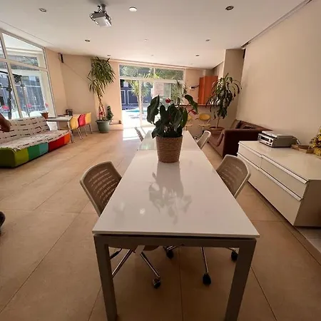 Διαμέρισμα Secure, Spacious, And Eclectic 1 To 3 Bedroom W Pool, Garden, Private Parking, Tennis Basketball Football Courts And Concierge Close To Istinye Park, Turkish Tennis Federation, And Acibadem Maslak