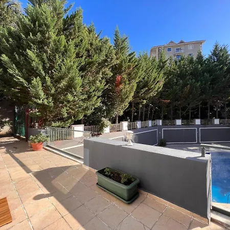 Διαμέρισμα Secure, Spacious, And Eclectic 1 To 3 Bedroom W Pool, Garden, Private Parking, Tennis Basketball Football Courts And Concierge Close To Istinye Park, Turkish Tennis Federation, And Acibadem Maslak