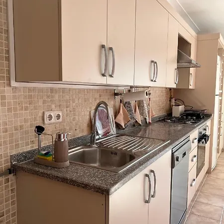 Διαμέρισμα Secure, Spacious, And Eclectic 1 To 3 Bedroom W Pool, Garden, Private Parking, Tennis Basketball Football Courts And Concierge Close To Istinye Park, Turkish Tennis Federation, And Acibadem Maslak