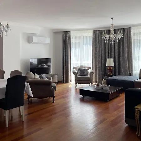 Διαμέρισμα Secure, Spacious, And Eclectic 1 To 3 Bedroom W Pool, Garden, Private Parking, Tennis Basketball Football Courts And Concierge Close To Istinye Park, Turkish Tennis Federation, And Acibadem Maslak *